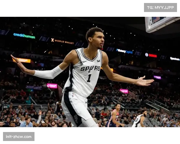 马刺雷霆西部榜首争夺，文班亚马霍姆格伦定义新时代中锋